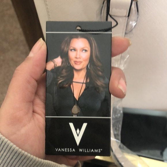 NWT Vanessa Williams lush large tote bag off white - Picture 10 of 12
